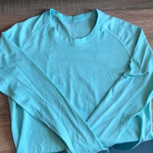 Lululemon long sleeve work out top